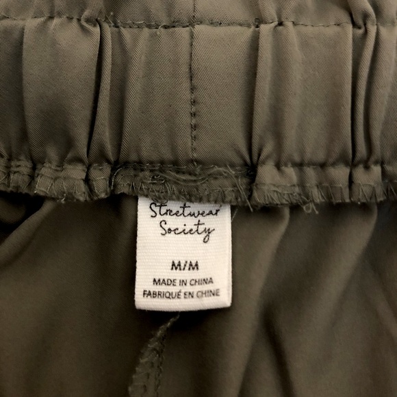 Urban Outfitters Army Green Dress Shorts Size M - Picture 3 of 4